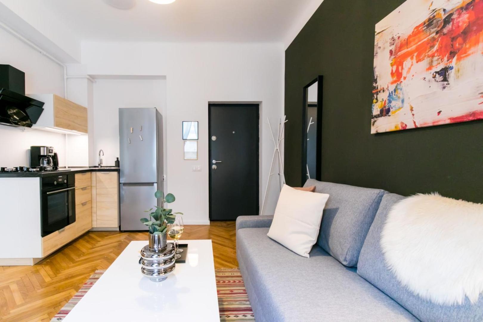 Heart Of The City - Cozy Apartments In Prime Location Bucharest Room photo